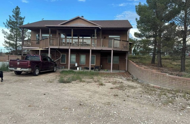 2,500 square foot beautiful ranch house with AC in charming Pearce