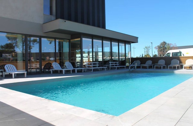 2 Amazing Units Close to OK Corral, Xtrem Park, Top Circuits, Sainte-Baume park!