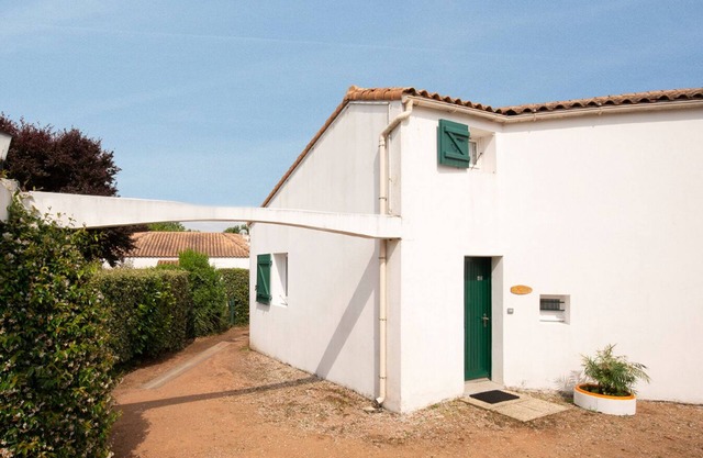 2 Bedroom Condo in Longeville-sur-Mer (Le Bouil)