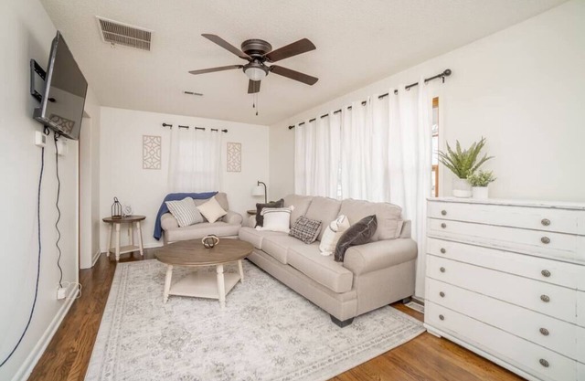 2 Bed 1 Bath Home w/2 Car Garage & Fenced Yard