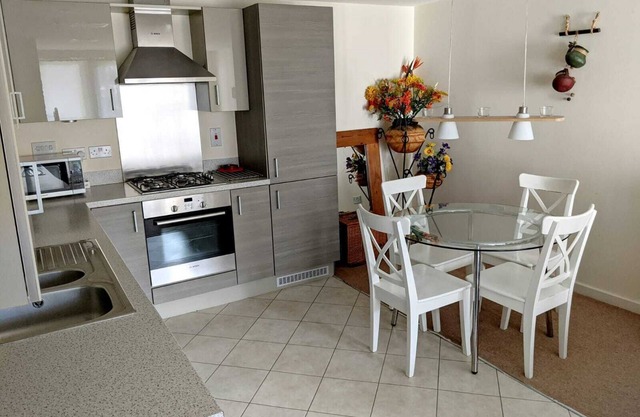2 Bed, 2 bath apartment Kingston upon Thames/G. London