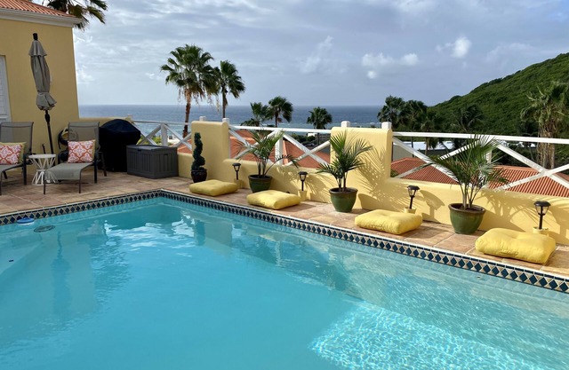 2 bed 2 bath Villa with Private Pool! Sleeps 4