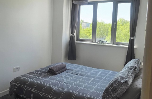 2 Bed Appt - City Centre - Private Balcony