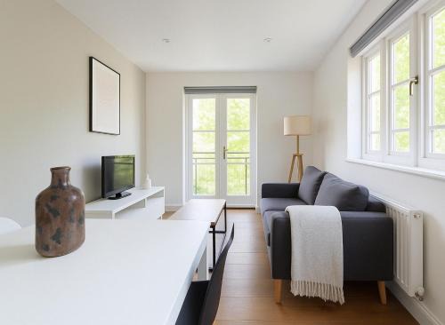 2 Bed Balcony Flat in Fulham