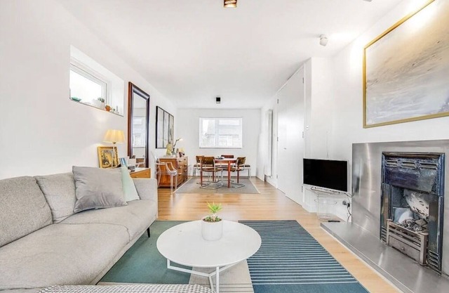 2 bed bright flat in Fulham