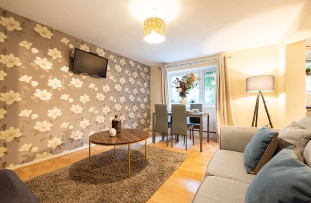 2 Bed Flat in Elephant & Castle