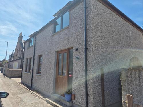 2 Bed House - free parking, short walk to centre