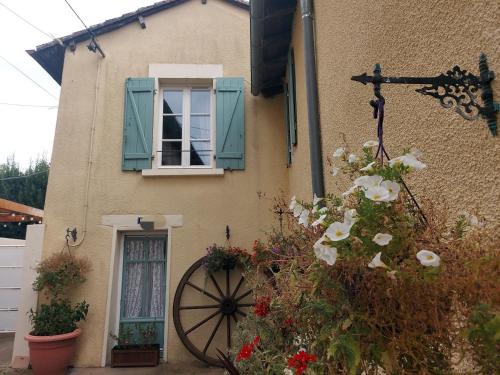 2 Bed House with Mountain View Garden and Bbq
