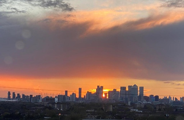 2 Bed Penthouse-Riverside View in East London