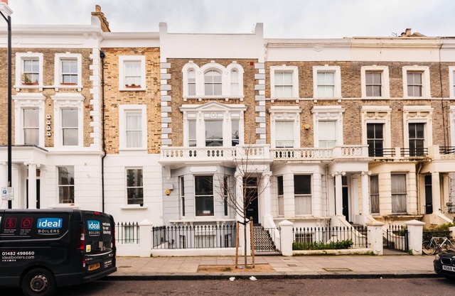 2 Bed Portobello Rd - moments from Tube!