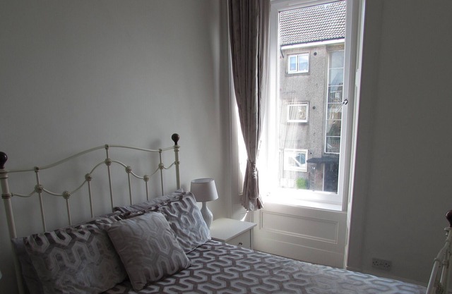 2 bed refurbished first floor flat in town centre location in Troon, close to popular pubs, rest...