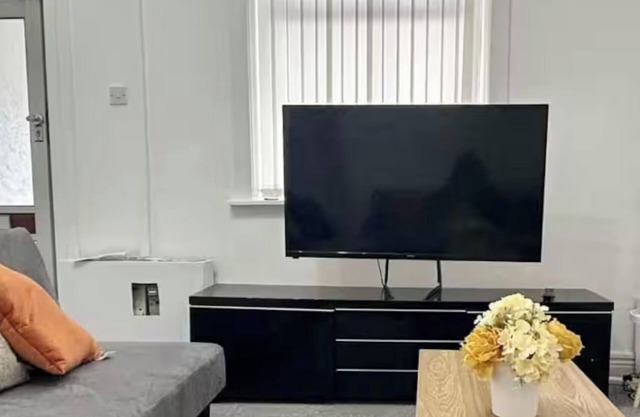 2-Bed - Sleeps 6 - Free Parking