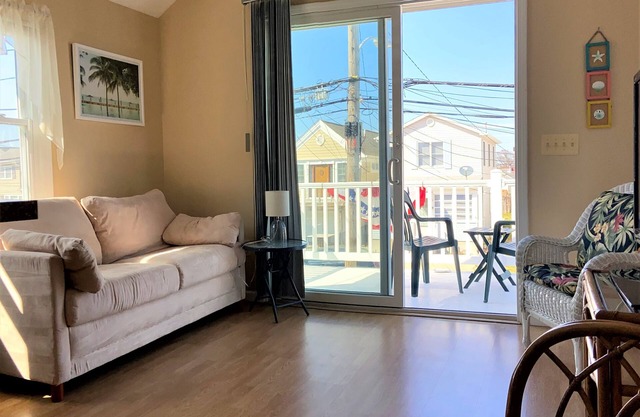 2-Bedrm: Great Getaway Modern and Clean