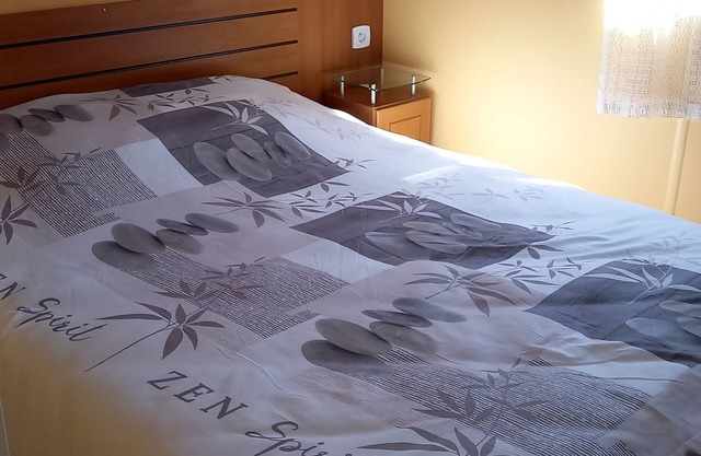2 Bedroom Mobile Home in Sainte-Eulalie-en-Born
