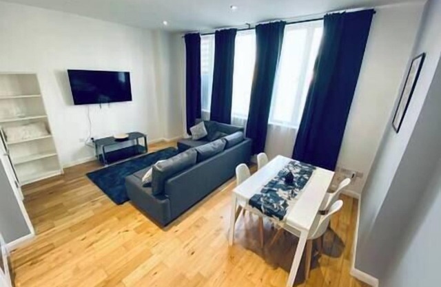 2-Bedroom/2-Bath/15 min. Camden Town