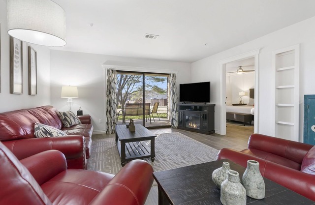 2 bedroom, 2 bath ground floor condo with indoor pool minutes from Branson strip