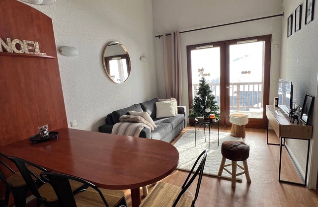 2-bedroom apartment La Mongie, sleeps 7, pool, view of slopes