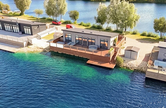 2 bedroom accommodation in Tallington Lakes