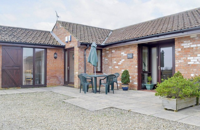 2 bedroom accommodation in Lympsham, near Weston-super-Mare