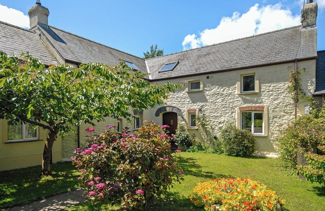 2 bedroom accommodation in Castlemorris