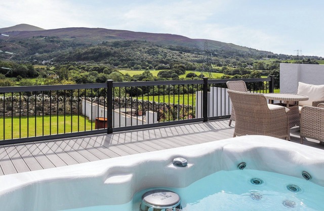 2 bedroom accommodation in Penisarwaun, near Caernarfon