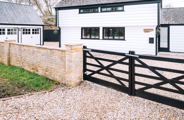 2 bedroom accommodation in Cirencester