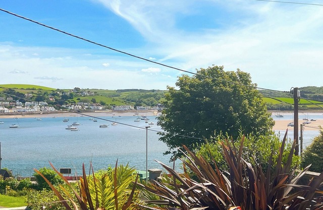 2 bedroom accommodation in Appledore