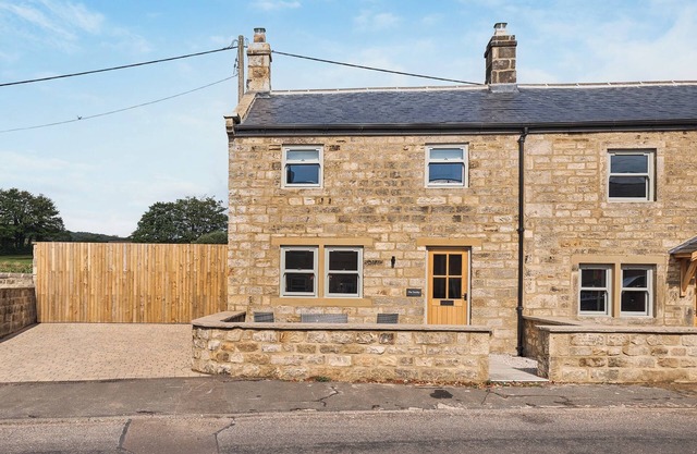 2 bedroom accommodation in Dacre Banks, near Pateley Bridge