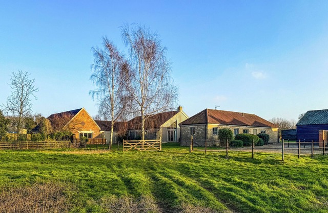 2 bedroom accommodation in Thurlton