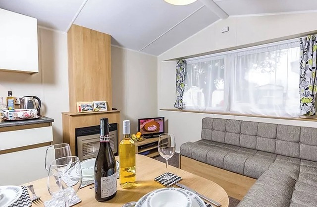 2 bedroom accommodation in Newbridge, Nr Yarmouth