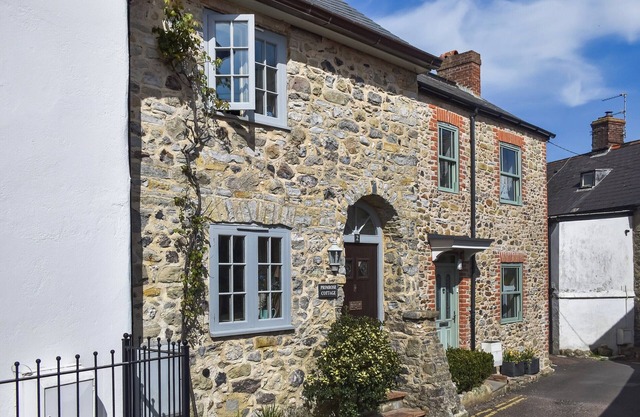 2 bedroom accommodation in Seaton