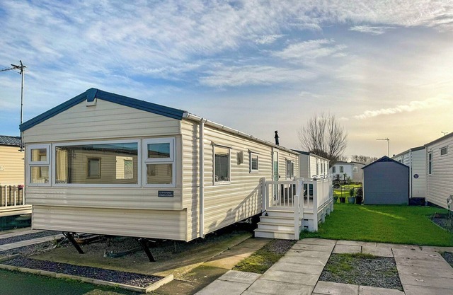 2 bedroom accommodation in Rhyl