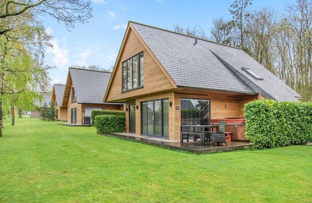 2 bedroom accommodation in Pocklington, York