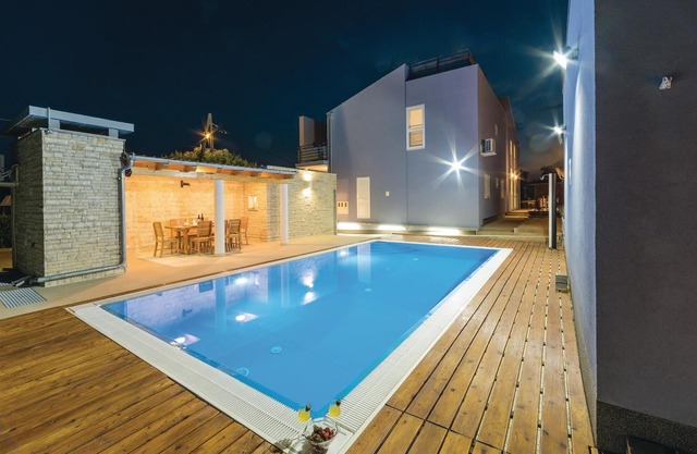 2 bedroom amazing apartment in Veli Rat