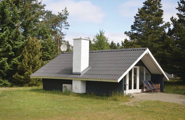 2 bedroom amazing home in Blåvand
