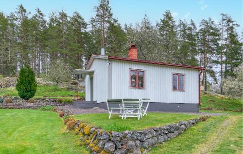 2 Bedroom Amazing Home In Odensvi