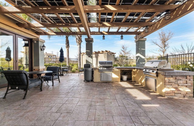 2-bedroom apartment in superb Santa Clarita with WiFi, AC, fitness room