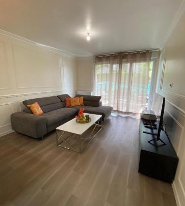 2 Bedroom Apartment with garden