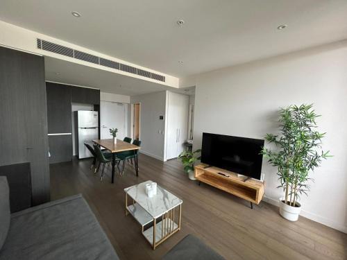 2 Bedroom Apartment Haymarket with Balcony