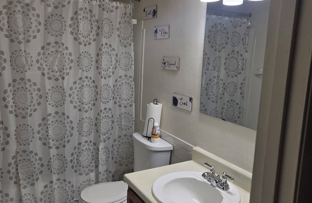 2-bedroom apartment in awesome West County with AC, Fitness Room and Laundry