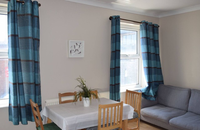 2 Bedroom apartment, London, 10 min. walk to tube, 20 min. to City ce