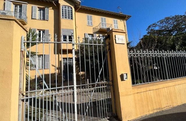 2 bedroom apartment with one bathroom in Nice, located 15min walk from Promenade