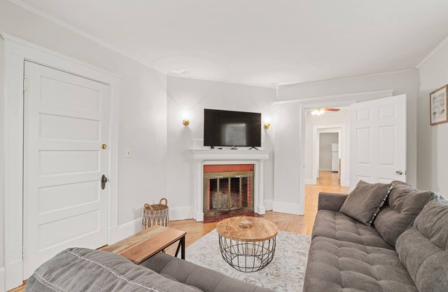 2 bedroom close to downtown by the bay
