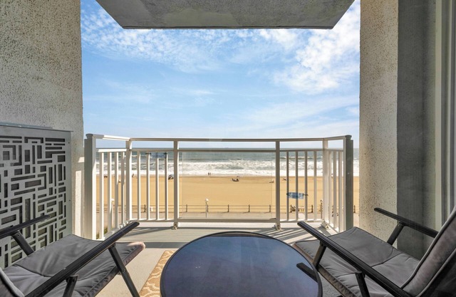 2-bedroom condo in Virginia Beach with WiFi - Steps away from the beach!