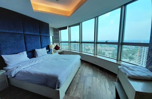 2 bedroom corner suite with a stunning city view in Centaurus Tower