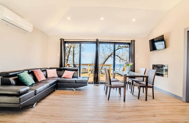 2 Bedroom Cottage #3: Willow Bay