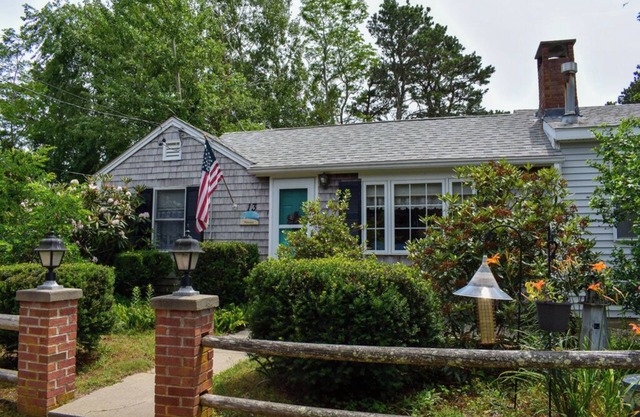 2 bedroom cottage just a short walk to Swan River