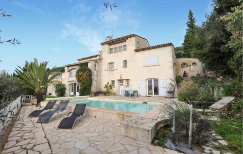 2 Bedroom Cozy Apartment In Spéracèdes
