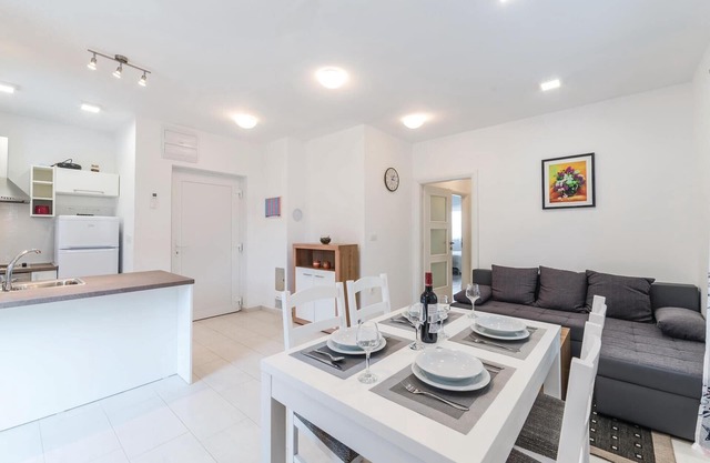 2 bedroom cozy apartment in Veli Rat