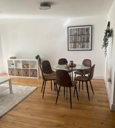 2 Bedroom flat in Riverside West